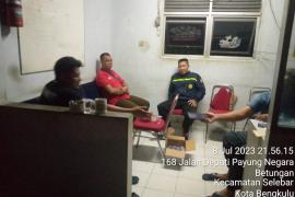 Sambangi Security Dealer Hino, Bhabinkamtibmas Polsek Selebar Berikan Imbaun Kamtibmas