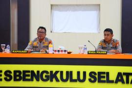 Pimpin Anev Bulanan, Kapolres Bengkulu Selatan Berikan Arahan dan Semangat untuk Anggota