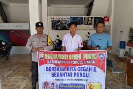 Bhabinkamtibmas Sosialisasi Saber Pungli Bersama Pegawai Astra  