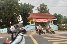 Ciptakan Kamseltibcarlantas , Polsek Talang Empat Gelar Commander Wish di Depan SMPN 03 