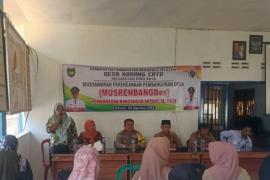 Bhabinkamtibmas Polsek Pino Raya Hadiri Musyawarah Pembangunan Desa Karang Cayo