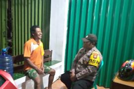 Polisi RW Polsek Padang Jaya Sosialisasi Layanan Kepolisian Call Center 110 di Desa Sido Luhur