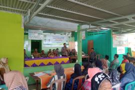 Bhabinkamtibmas Polsek Pino Hadiri Musyawarah Pembangunan Desa di Desa Puding 