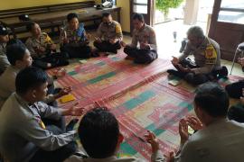 Personel Polsek Air Besi Gelar Kegiatan Binrohtal di Mako Polsek