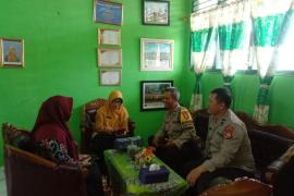 Personel Polsek Ketahun Gencar Sosialisasikan Polri Super App Kepada Warga