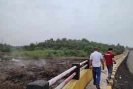 Personel Polsek Air Besi Cek Titik Api di Desa Kota Agung