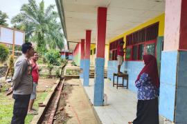 Pastikan Berjalan Sesuai Rencana, Kapolsek Sambang Kelapangan
