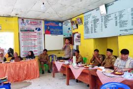 Hadiri Musyawarah Pemabangunan Desa Sumber Makmur, Bhabinkamtibmas Polsek Muara Sahung Sampaikan Imbauan Kamtibmas