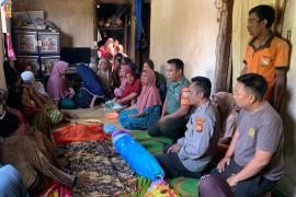 Polsek Kaur Selatan Sambangi Rumah Duka Korban Hanyut di Sungai Muara Tetap 