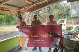 Bhabinkamtibmas Polsek Batik Nau Melaksanakan Kegiatan Minggu Kasih di Desa Bintunan