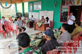 Bhabinkamtibmas Polsek Lebong Utara Hadiri Monev Tahap II di Desa Kampung Muara Aman