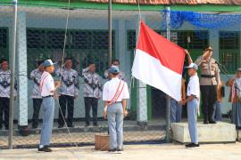 Ajak Pelajar Tertib Berlalu Lintas, Polsek Ketahun Laksanakan Kegiatan Police Goes To School