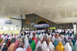 Peduli Palestina, Kapolsek Kaur Selatan Ikuti dan Lakukan Pengamanan Shalat Ghaib di Masjid Al-Khafi
