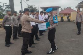 Polsek Ketahun Berbagi Sesama Dengan Gerakan Sedekah Bersama