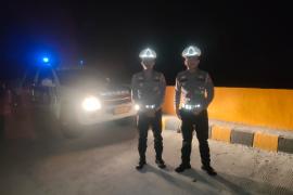 Ciptakan Kamseltibcar Lantas Pada Malam Hari, Anggota Lantas Polsek Ketahun Laksanakan Patroli Blue Light