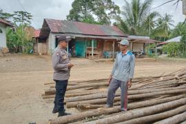 Berikan Rasa Aman, Bhabinkamtibmas Polsek Padang Jaya Sambangi Warga Berikan Imbauan Kamtibmas