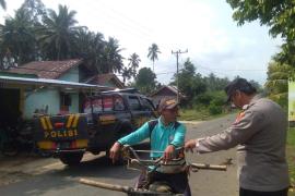 Personel Polsek Padang Guci Gelar Patroli, Sampaikan Imbauan Tertib Berlalu Lintas