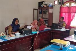 Jaga Sinergritas Polri dengan Perangkat Desa, Bhabinkamtibmas Polsek Padang Jaya Sambangi Kantor Desa