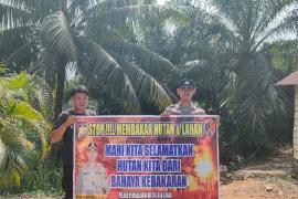 Upaya Dini Cegah Karhutlah, Personel Polsek Ketahun Sampaikan Sosialisasi Karhutla Kepada Masyarakat 