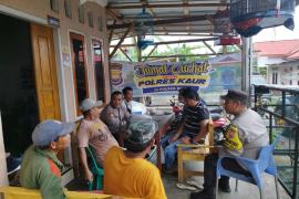 Dengarkan Keluhan Masyarakat Desa Linau, Polsek Maje Gelar Jumat Curhat 