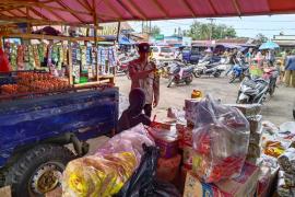 Bhabin Masuk Pasar Tradisional dan Berikan Imbauan Kamtibmas