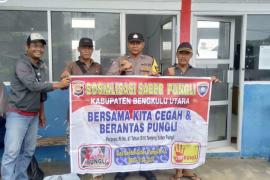 Bhabinkamtibmas Polsek Ketahun Sosialisasi Program Saber Pungli ke Warga Binaanya