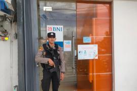 Jamin Keamanan dan Kelancaran Anggota Sat Samapta Laksanakan Pam Obvit di Bank BNI Cabang Ketahun