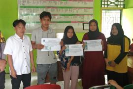 Bhabinkamtibmas Polsek Air Besi Hadiri Penyaluran BLT DD Desa Geting Perangkap