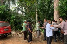 Kapolsek Batik Nau Sambangi Warga yang Sedang Nongkrong, Selipkan Imbauan Kamtibmas 