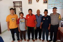 Bhabinkamtbmas Polsek Batik Nau Mediasi Warga Terkait Laka Lantas