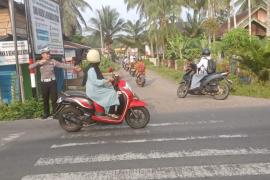 Gatur Lalin Pagi, Polisi Berikan Kelancaran Dijalan Raya
