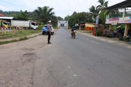 Gatur Pagi, Polisi Berikan Kelancaran Dijalan Raya