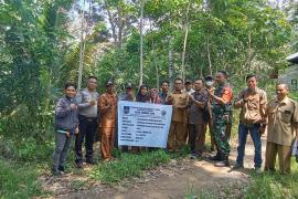 Turut Memantau Pembangunan di Desa, Babinkamtibmas Berkolaborasi dengan Babinsa Menghadiri Titik Nol