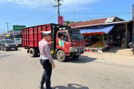 Unit Lantas Polsek Ketahun Lakukan Pelayanan Gatur Lalin Pagi, Antisipasi Kemacetan