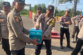 Awali Tugas dengan Sedekah, Personel Polsek Ketahun Sisihkan Rezekinya Melalui Kotak Amal