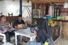 Jalin Kedekatan dengan Masyarakat, Bhabinkamtibmas Polsek Padang Jaya Sambang ke Wilayah Binaannya