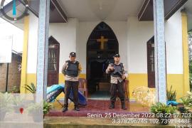 Polsek Padang Ulak Tanding Amankan Ibadah Natal 2023 di Gereja GKII Desa Kasie Kasubun