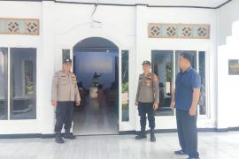 Pastikan Keamanan Gereja, Personel Polsek Padang Jaya Laksanakan Pengamanan Ibadah Natal Tahun 2023