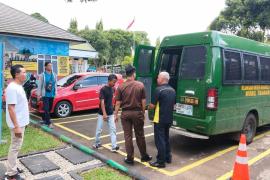 Unit Reskrim Polsek Padang Jaya Dampingi Kejaksaan Eksekusi Keputusan Sidang Tipiring Terdakwa Kasus Pencurian 