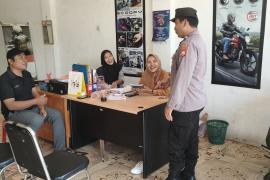 Ngobrol Bersama Warga, Anggota Polsek Ketahun Sampaikan Imbauan Kamtibmas