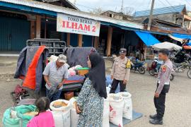 Bhabinkamtibmas Sambang Pedagang Beras, Sampaikan Imbauan Kamtibmas