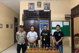 Menjelang Tahun Baru 2024, Polsek Batik Nau Sita Miras