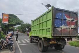 Polsek Ketahun Berikan Pelayanan Bagi Masyarakat Atur Lalu Lintas di Pagi Hari