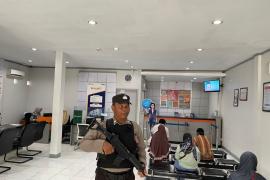 Personel Polsek Ketahun Kontrol Bank BRI, Berikan Rasa Aman dan Kondusif
