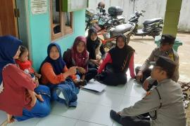 Polsek Padang Jaya Gelar “Minggu Kasih” Bersama Kelompok Ibu PKK Desa Tambak Rejo
