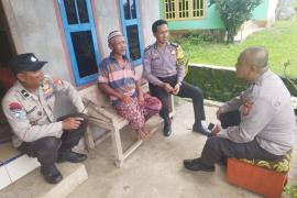 Sambangi Toko Agama di Desa Sinar Mulya, Persoel Polsek Maje Sampaikan Imbauan Kamtibmas 