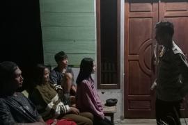 Polisi RW Bawa 4 Remaja Asal Bengkulu dan di Inapkan di Polsek Batik Nau