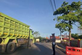 Ciptakan Kenyamanan Masyarakat Dalam Berkendara Polsek Ketahun Laksanakan Morning Traffic Control
