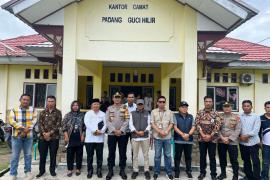 Kapolres Kaur Beserta Rombongon Monitoring Pelaksanaan Rekapitulasi Tingkat PPK di Kecamatan  Padang Guci Hilir