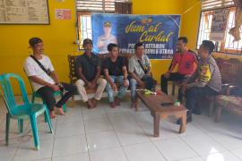 Laksanakan Jumat Curhat Polsek Ketahun Di Gelar Di Desa Bukit Makmur